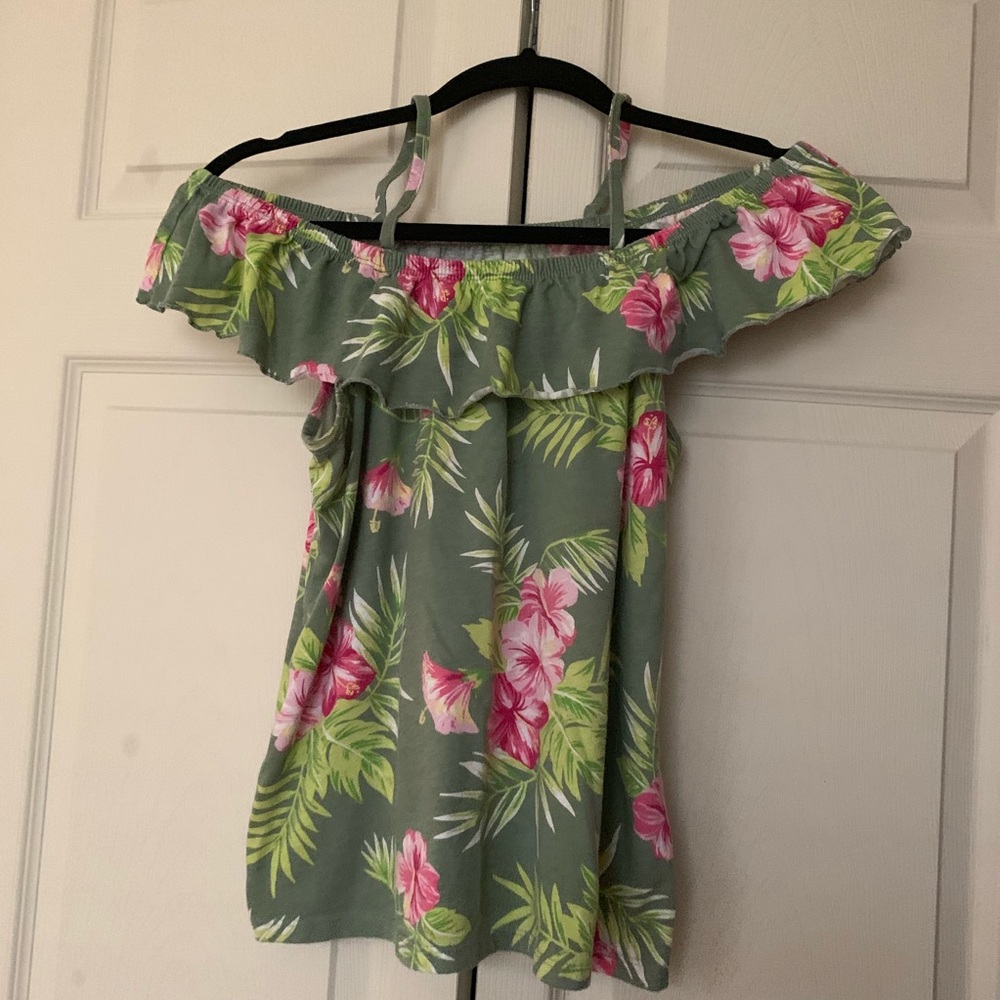 Place tropical/floral blouse